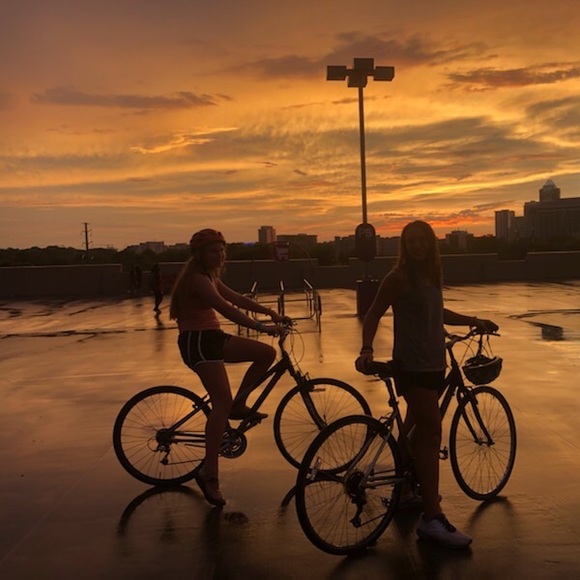 Profile Picture of Suzanna Busbee (@suzannabusbee) on Poshmark