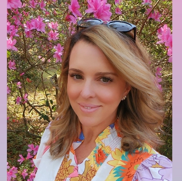 Profile Picture of Lisa Crusenberry (@lisacrusenberry) on Poshmark