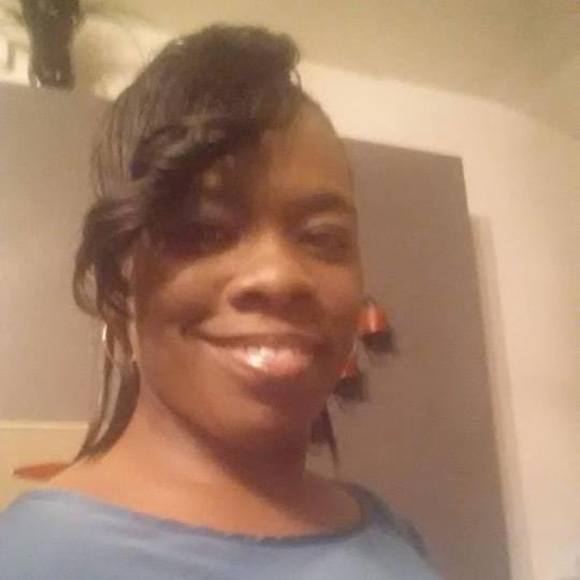 Profile Picture of Tiawanna Dozier (@seeredozier) on Poshmark