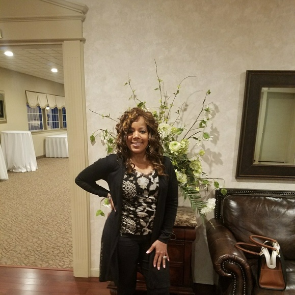 Profile Picture of Songa Laster (@songa77u) on Poshmark