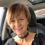 Profile Picture of Julie Lucas (@juliedavines) on Instagram