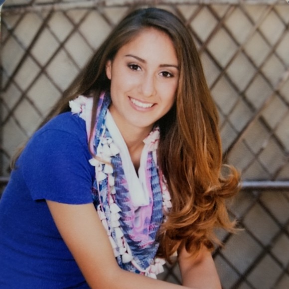 Profile Picture of Erin Gonzales (@erinbear000) on Poshmark