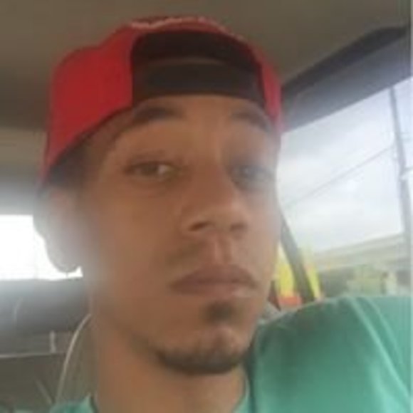 Profile Picture of Jordan Toussant (@etoussant) on Poshmark