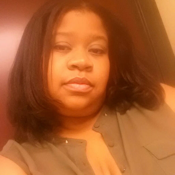 Profile Picture of Ladonna Williams (@syloma02) on Poshmark