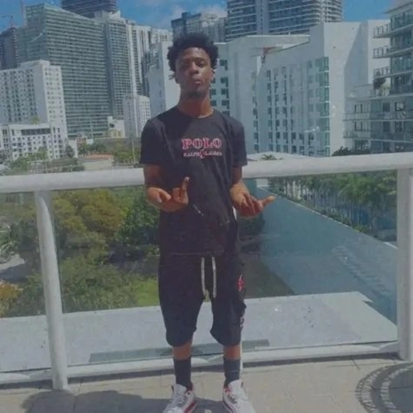Profile Picture of Kick Tony (@stevensboi98) on Poshmark