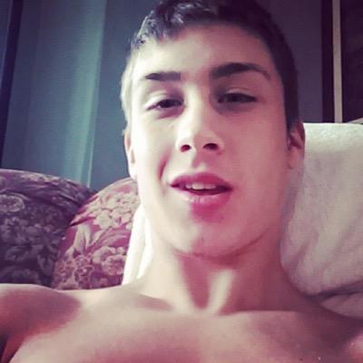 Profile Picture of Nick Smalls (@nick_smalls_) on Twitter