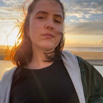 Julia Borrelli - Twitter Profile Picture of Julia Borrelli (@h00lsss) on Twitter