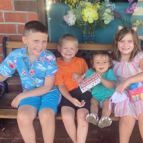 Profile Picture of Debbie Gogol minnillo (@minnillo) on Poshmark