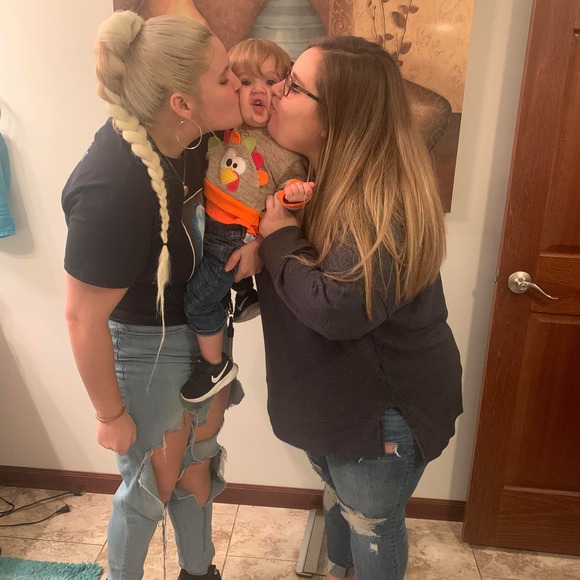 Profile Picture of Kelsie Hughes (@kelsiepaige16) on Poshmark