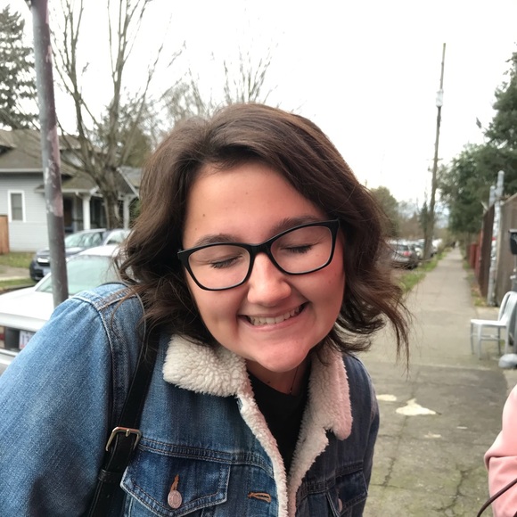 Profile Picture of Katherine Zdunich (@kzdunich) on Poshmark