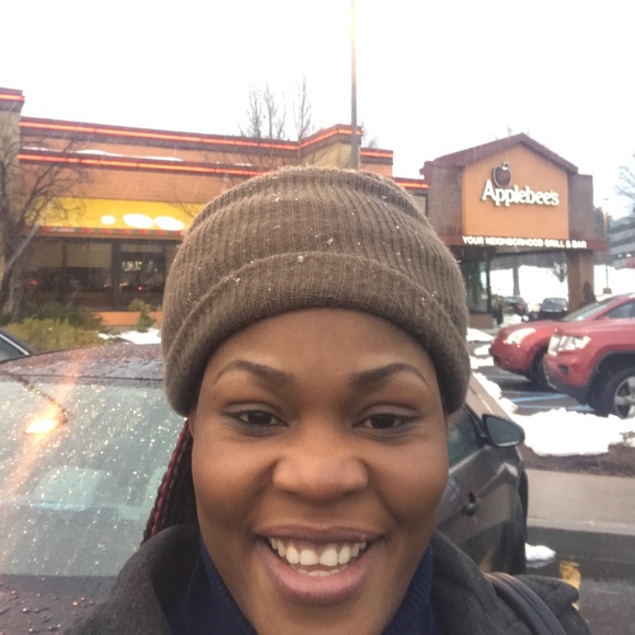 Profile Picture of Elizabeth Omijie (@libliz12) on Poshmark