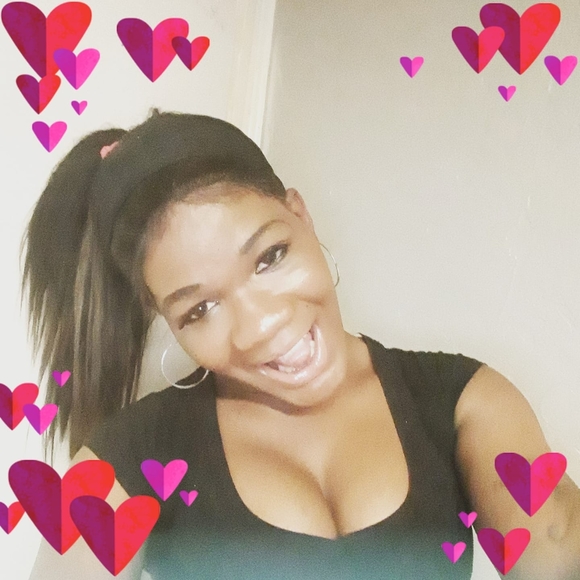 Profile Picture of Candy Erkins (@candyerkins) on Poshmark