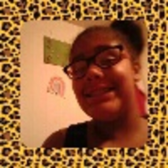 Profile Picture of Nadiya Pachot (@nadiyapachot) on Poshmark