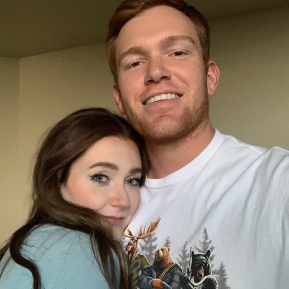 Profile Picture of Carlee Ash (@carleeash) on Poshmark