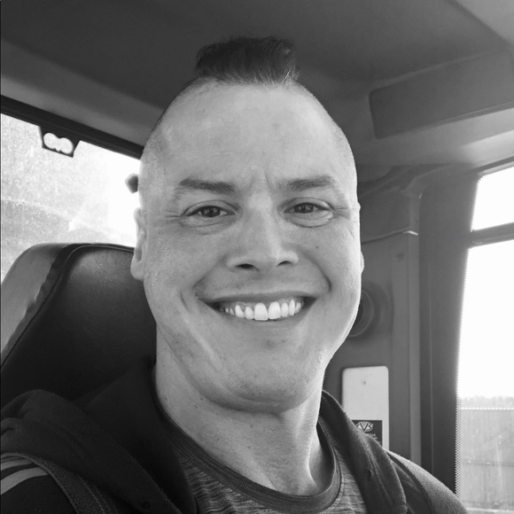 Profile Picture of Dwayne Alexander (@dat2001) on Poshmark