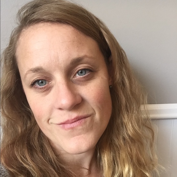 Profile Picture of Christina Cobb (@christinamcobb) on Poshmark