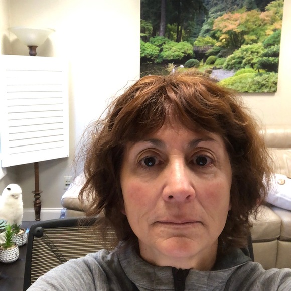 Profile Picture of Meredyth Feldman (@meredythfeldman) on Poshmark