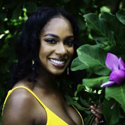 Profile Picture of Valerie Forrest (@valerie_elana) on Twitter