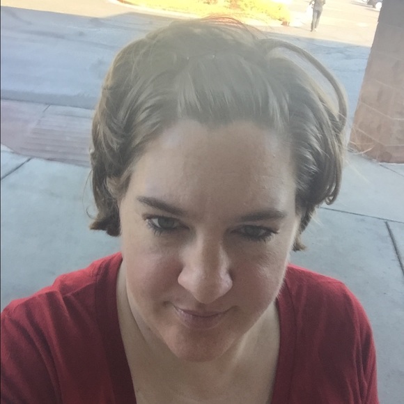 Profile Picture of Erika Hood (@cwmo3) on Poshmark