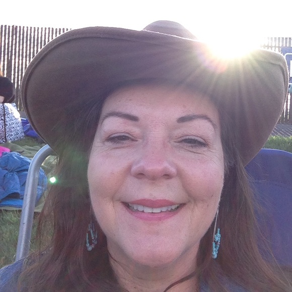 Profile Picture of Gretchen Danson (@gdanson) on Poshmark