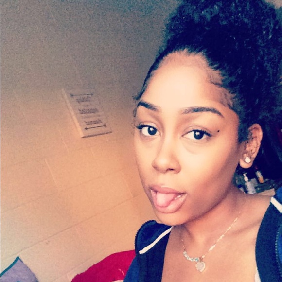 Profile Picture of Anand Lorell (@anandlorell) on Poshmark