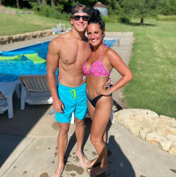 Profile Picture of Haley Morgan (@halmorg) on Poshmark