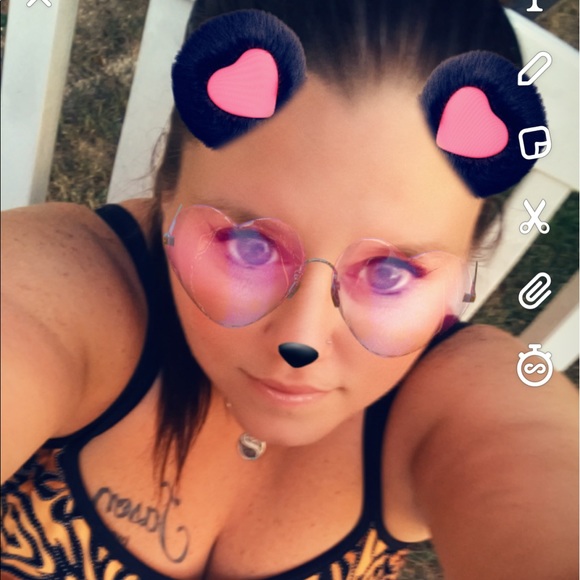 Profile Picture of Stacie Blake (@stacieblake) on Poshmark