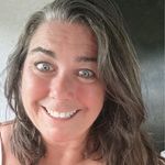 Profile Picture of Beth Weickum (@hollybee67) on Instagram