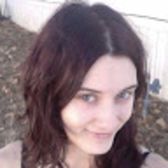 Profile Picture of Caitlyn Pilgrim (@caitlynpilgrim) on Poshmark