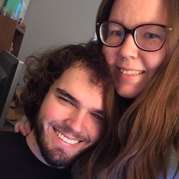 Profile Picture of Olivia Hinton (@olanhi) on Poshmark