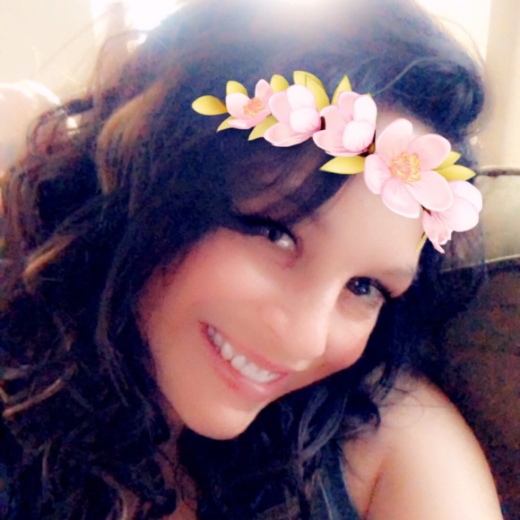 Profile Picture of Catherine Cropper (@ktcropper) on Poshmark