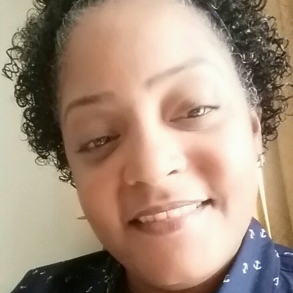 Profile Picture of Giselle Adams (@giselle_adams) on Poshmark