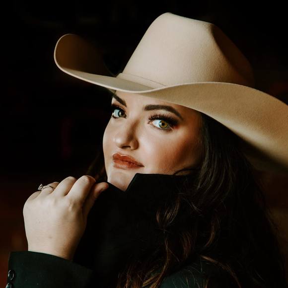 Profile Picture of Karly Hanson (@kkh2016) on Poshmark