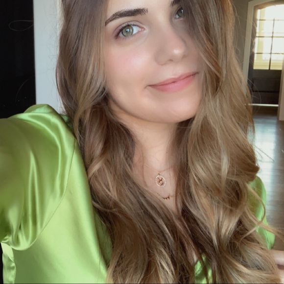 Profile Picture of Olivia Lechowicz (@olirae) on Poshmark