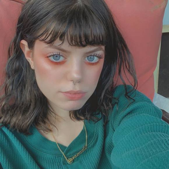 Profile Picture of Zoey Sitton (@zoeysitton) on Poshmark