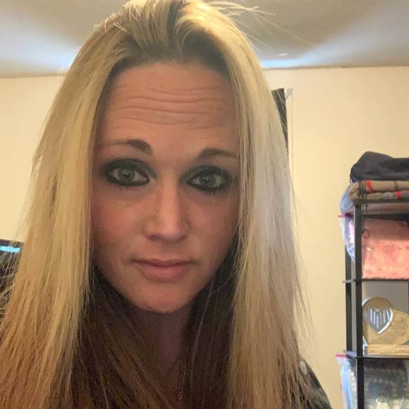 Profile Picture of Lindsay Pruette (@moneymaker366) on Poshmark