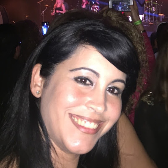 Profile Picture of Idalmis López (@idalmlopez) on Poshmark