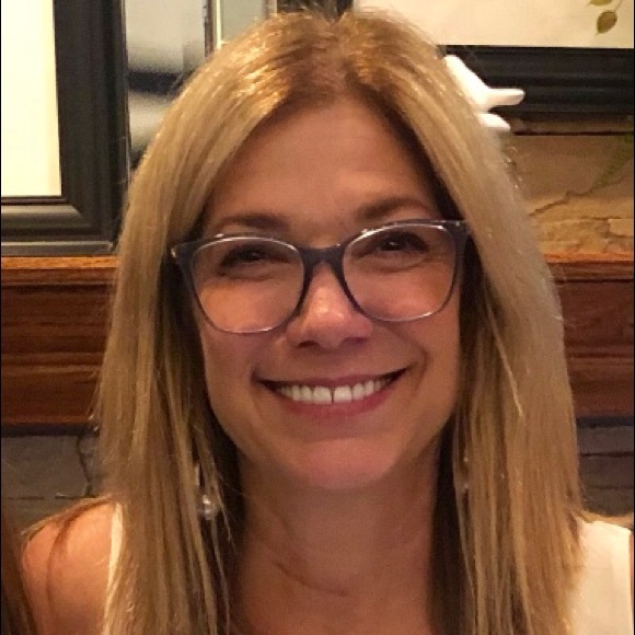 Profile Picture of Kim Anglemire (@kim0318) on Poshmark