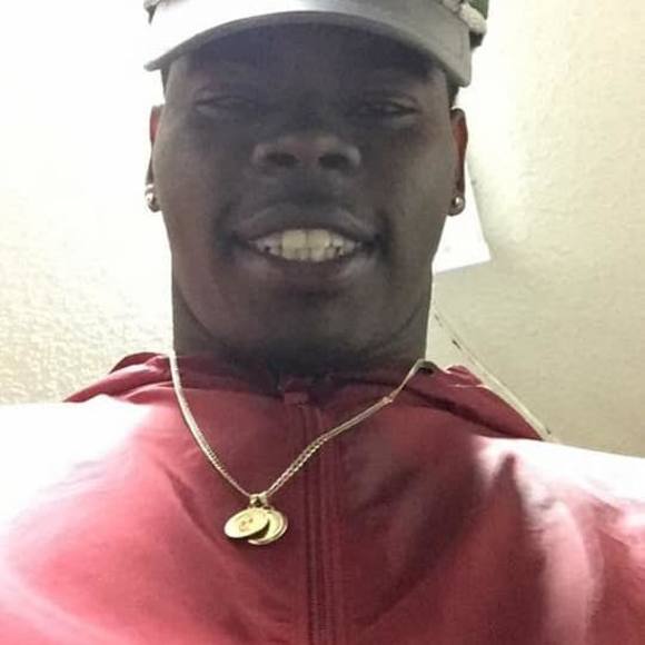 Profile Picture of Derrick Yates (@derrickyates) on Poshmark