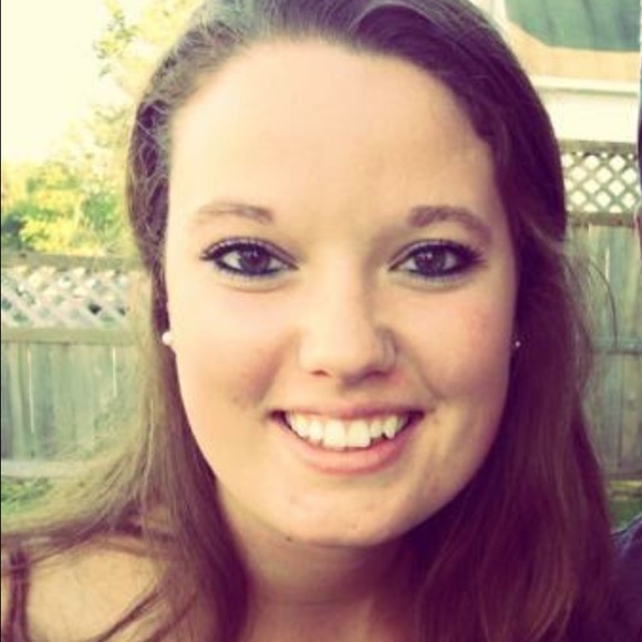 Shay Graykowski - Poshmark Profile Picture of Shay Graykowski (@shenaegray) on Poshmark