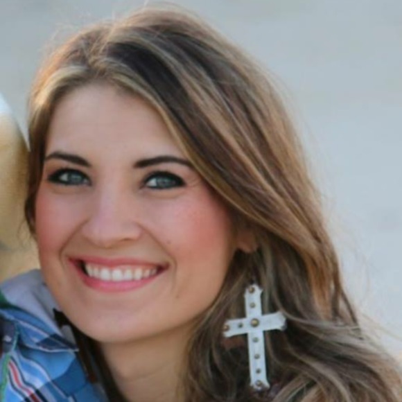 Profile Picture of Lindsey Mccelvey (@lindseyann89) on Poshmark