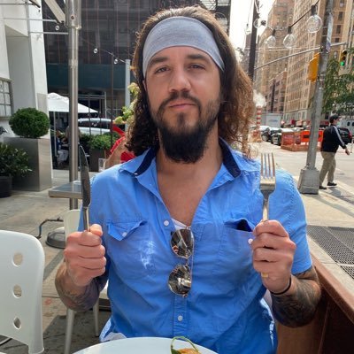 Profile Picture of Mark Philip (@MarkIsShark) on Twitter