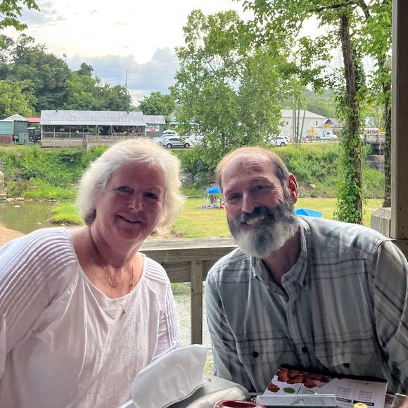 Profile Picture of Jackie Smelley (@jackiesmelley) on Poshmark