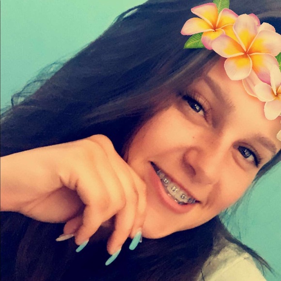 Profile Picture of Alyssa Hamalainen (@a_hamalainen) on Poshmark