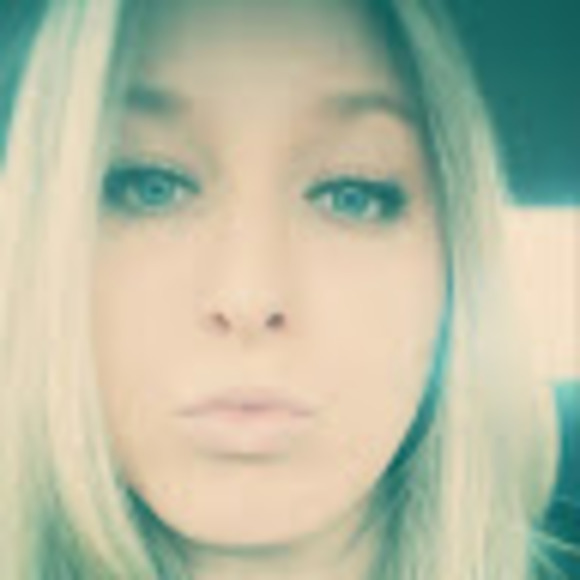 Profile Picture of Dawn Latella (@dmarie032381) on Poshmark