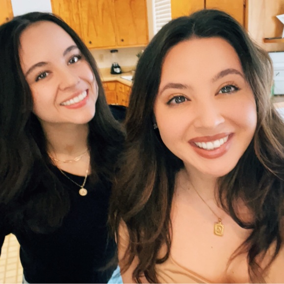 Profile Picture of Christina Stich (@tinaleigh123456) on Poshmark