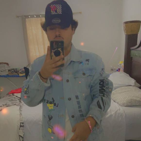 Kevin Paz - Poshmark Profile Picture of Kevin Paz (@kpazmax) on Poshmark