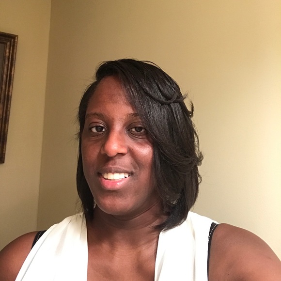 Profile Picture of Nanaesi Amoo (@deucesmom722) on Poshmark