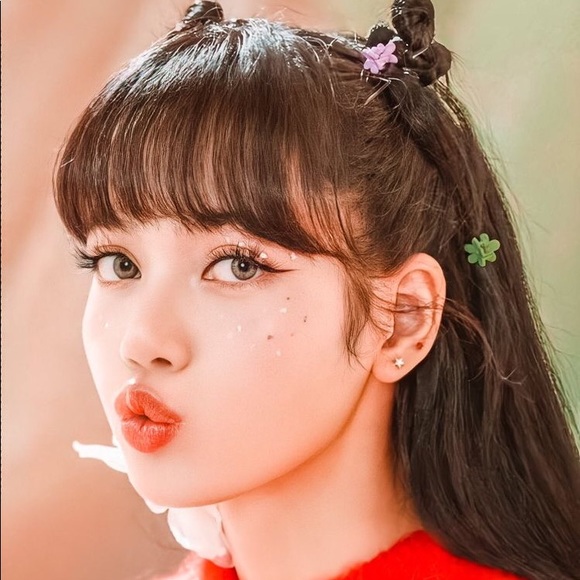 Profile Picture of My Vo (@my_my_vo) on Poshmark