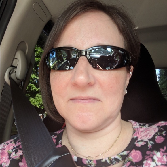 Profile Picture of Debra Wunch (@debraw23) on Poshmark